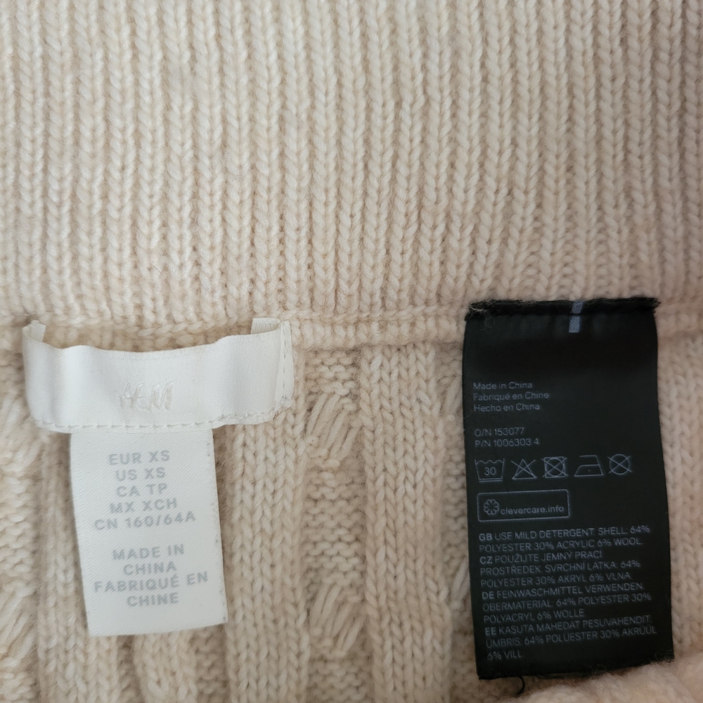 H&M High Waist Cream Cable Knit Shorts - Picture 3 of 4
